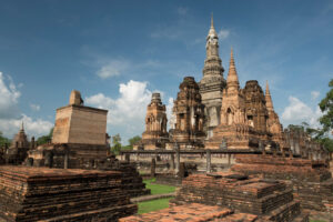 Antiguo templo tradicional Sukhothai en Tailandia